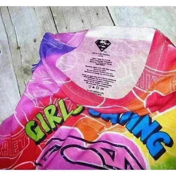 Licensed SUPERMAN DC Comics GIRLS SAVING THE WORLD T-Shirt PJ's Top size 12 - Picture 4 of 4